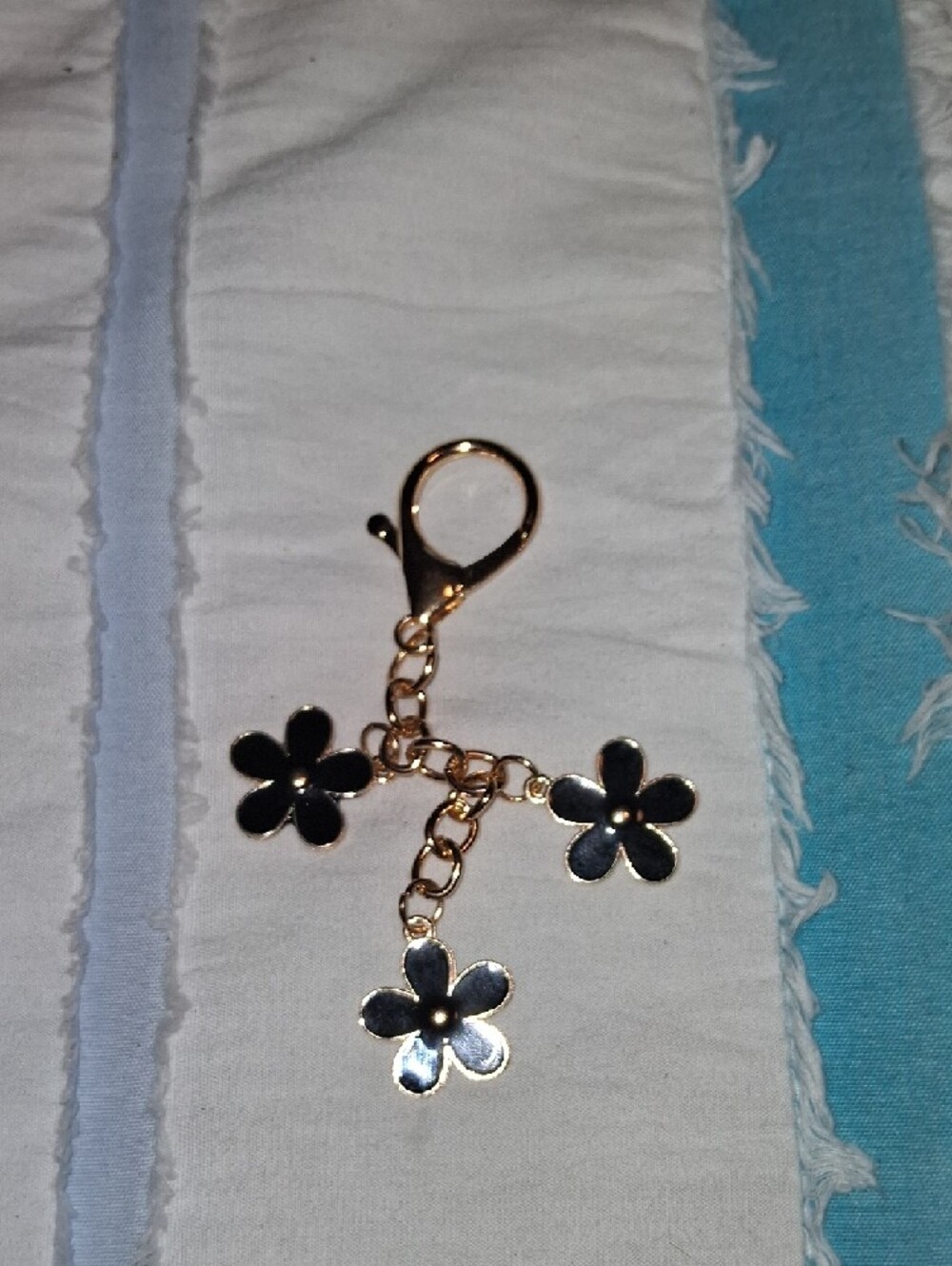 Gold-Tone Black Floral Charm Key Or Card Holder Accent. - Picture 6 of 7